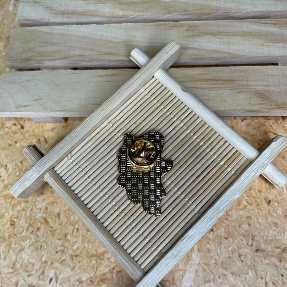 Ghost Pin - Picture 2 of 2